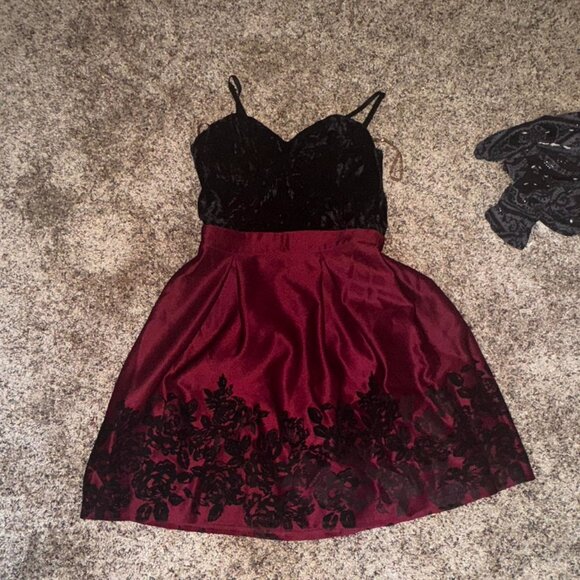 Charlotte Russe Women's Burgundy and Black Dress - Picture 3 of 3